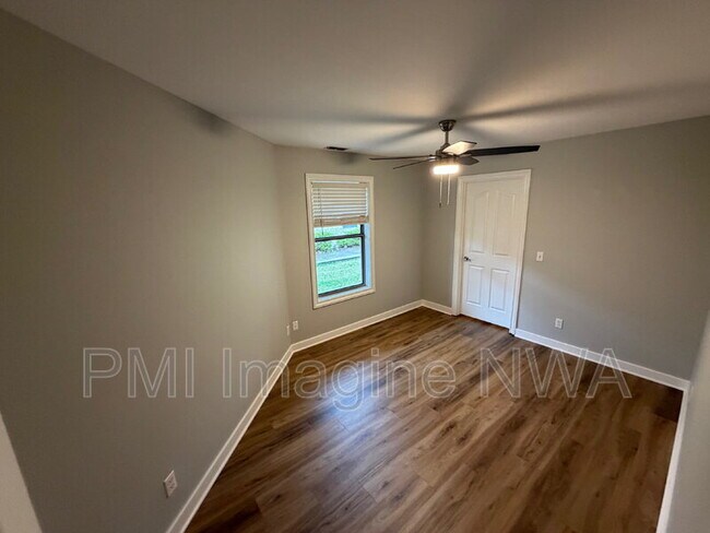 Building Photo - 88 E Cydnee St