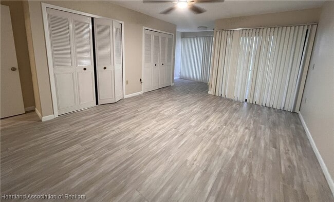 Building Photo - 3915 Edgewater Dr