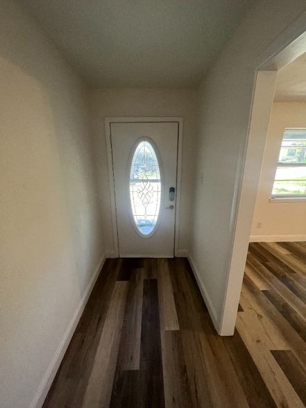 Building Photo - 1501 W Chestnut St