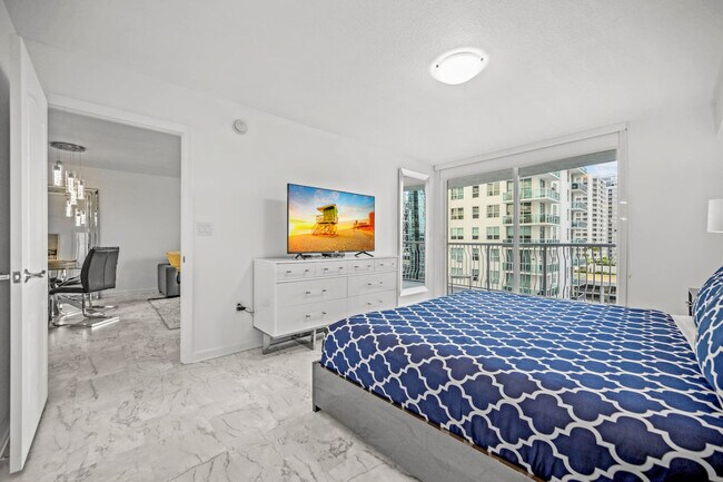 Building Photo - 1200 Brickell Bay Dr