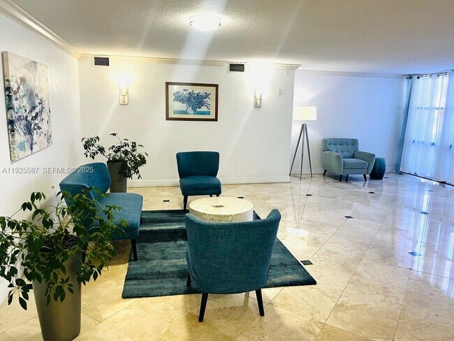 Building Photo - 1000 Parkview Dr