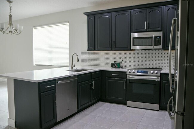Building Photo - 4943 Solimartin Dr