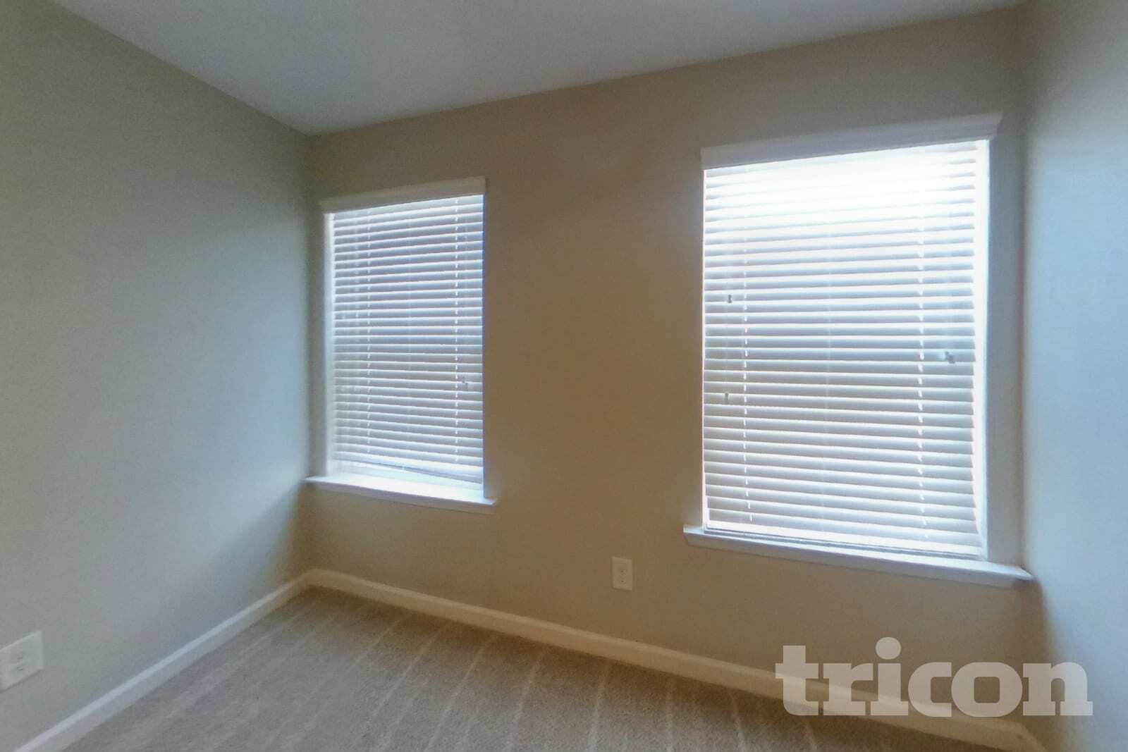 Building Photo - 2300 Shady Dr