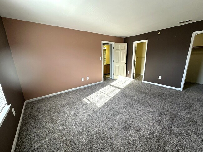 Building Photo - COMING SOON! Top Floor Condo in Hampstead