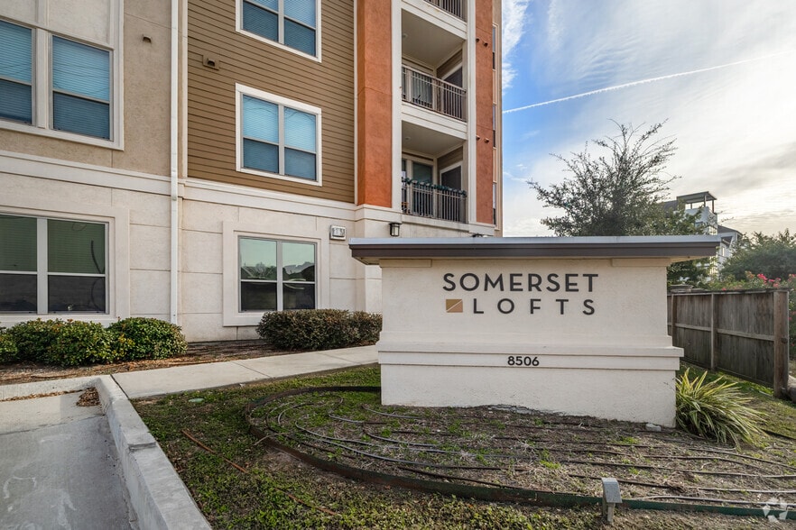 Signage at the Entrance - Somerset Lofts