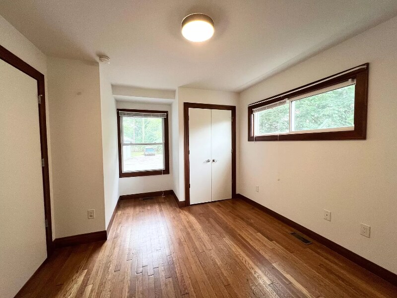 Building Photo - 2434 Overlook Rd