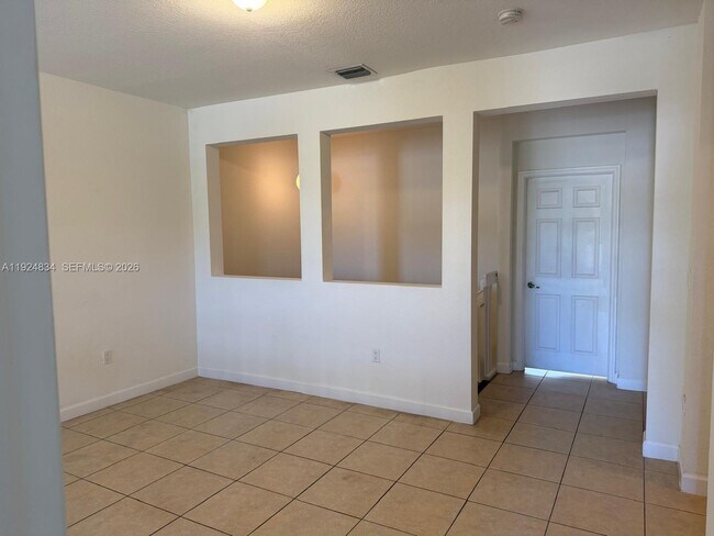 Building Photo - 7540 NW 114th Pl