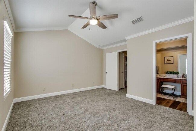 Building Photo - 212 Samuel Blvd