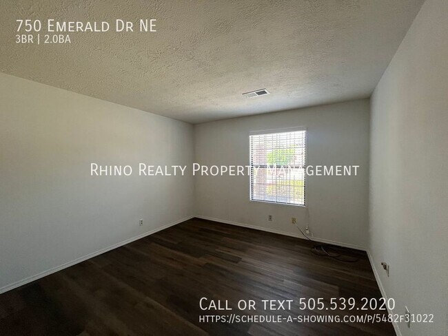 Building Photo - 750 Emerald Dr NE