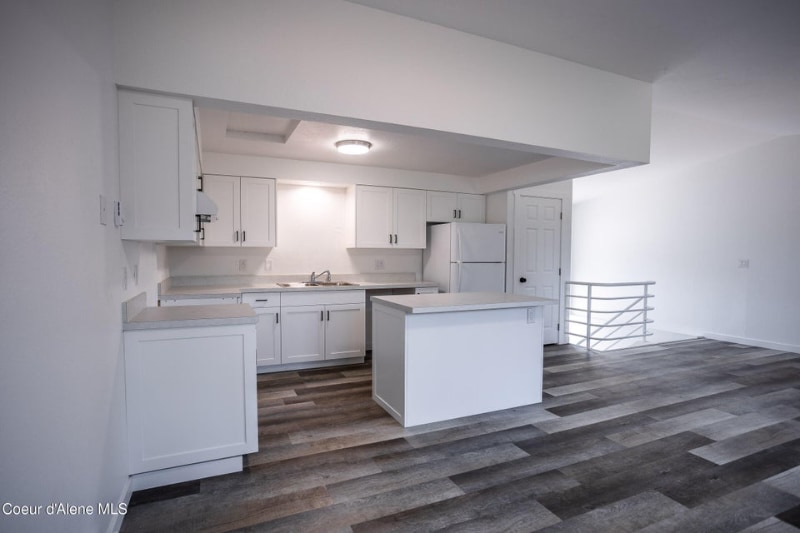 Building Photo - 919 E Spruce Ave