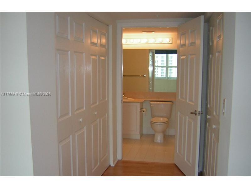 Building Photo - 1155 Brickell Bay Dr