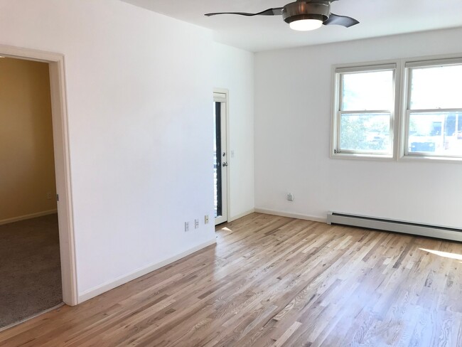 Building Photo - 2 Bed 2 Bath Condo In the Heart of Downtow...