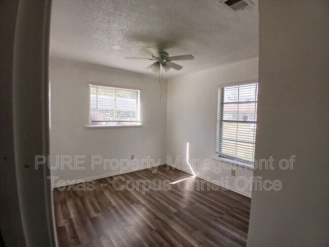 Building Photo - 1726 Lesle Ln