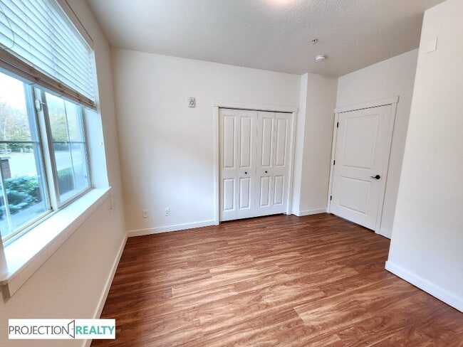 Building Photo - 8061 NE Rockne Way