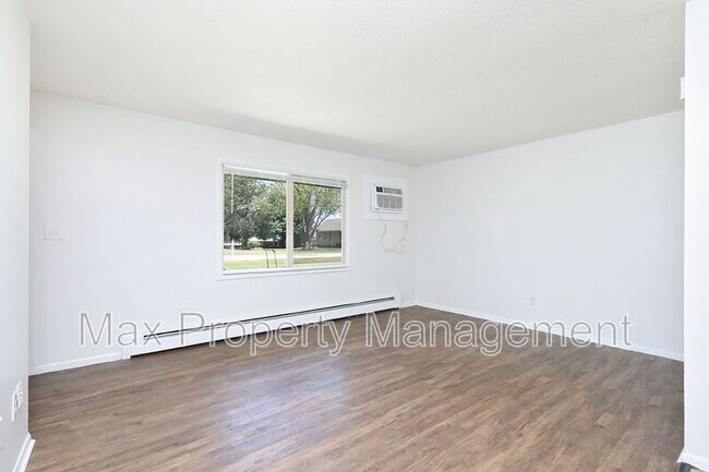 Building Photo - 530 Laurel St