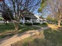 Building Photo - Large Raleigh Court Home on a Corner Lot