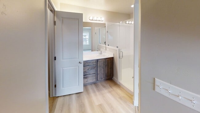 Building Photo - 3 bed 2.5 bath in  Townhome Spanish Fork