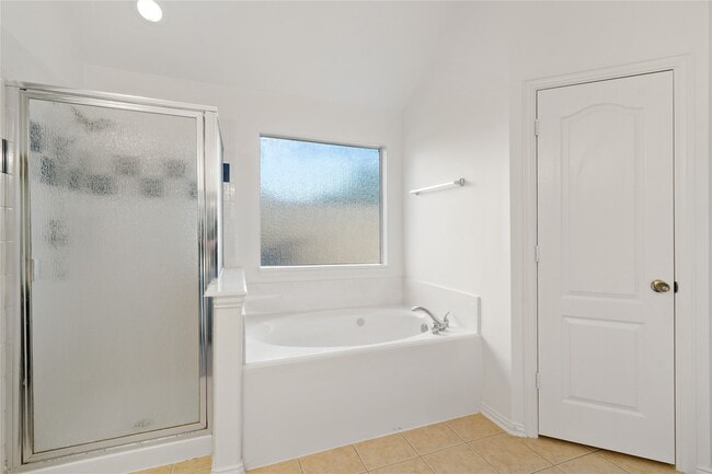 Building Photo - 3326 Lakeway Ln