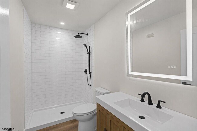 Building Photo - 1301 3rd Ter