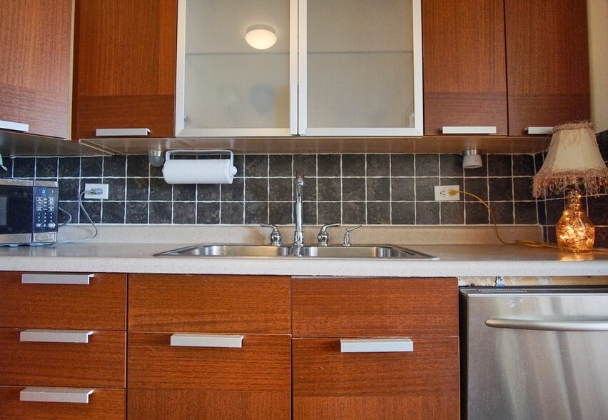 Building Photo - 6301 N Sheridan Rd