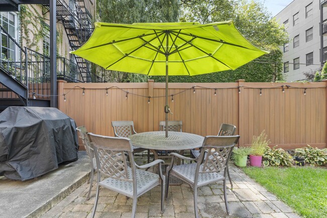 Building Photo - 88 Monroe St