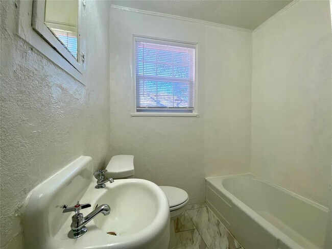 Building Photo - 5009 Avenue G