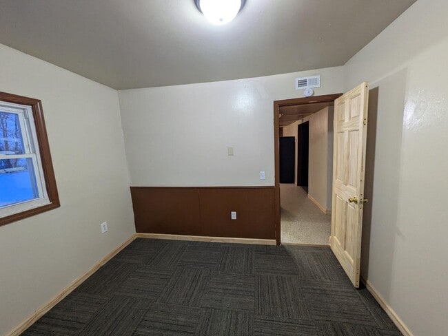 Building Photo - 1005 S Pittenger Rd