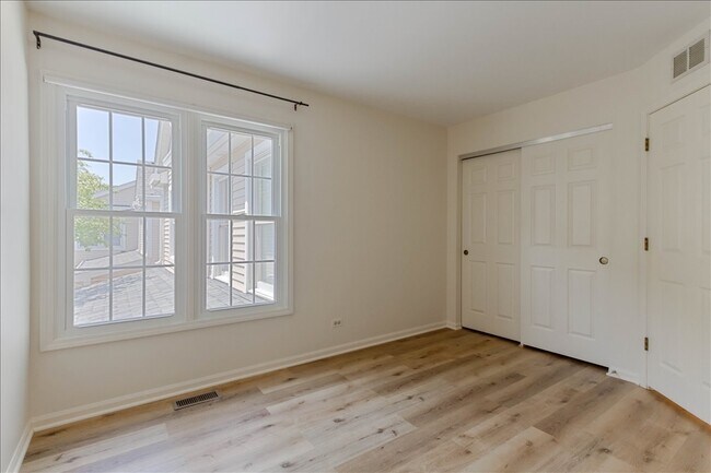 Building Photo - 309 E Theodore Ln