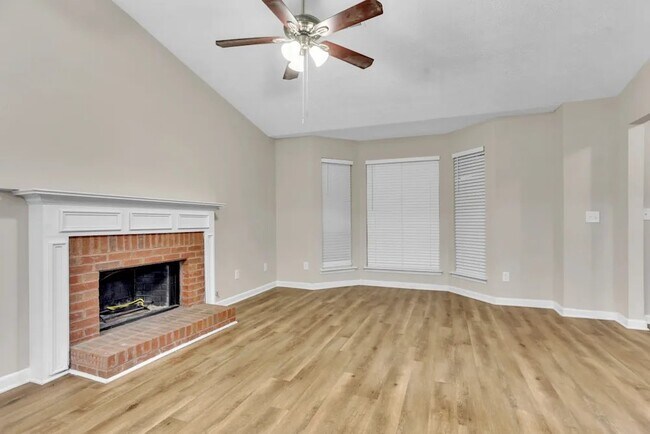 Building Photo - 3728 Adamsville Dr SW