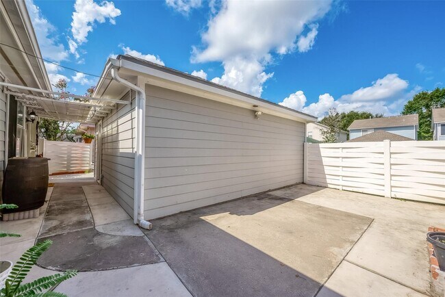 Building Photo - 9511 Farrell Dr