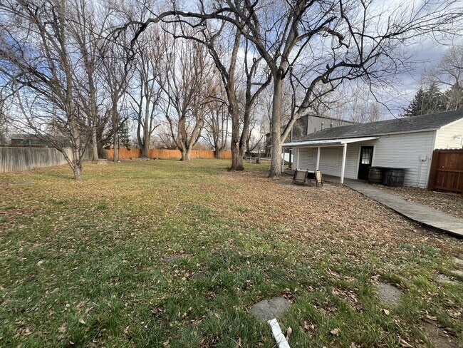 Building Photo - 334 W Willox Ln