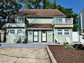 Building Photo - Ready NOW! A Custom Townhouse-Style Duplex Blocks to the Beaches! Fenced Yard - Hot Tub - Pet Fri...