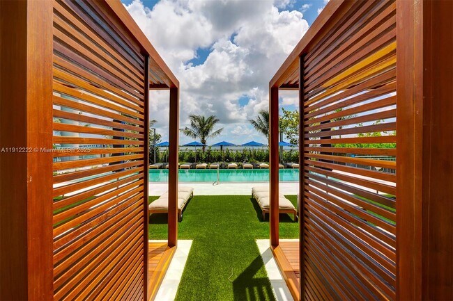 Building Photo - 3131 NE 7th Ave