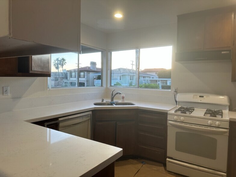 Building Photo - 33772 Violet Lantern St