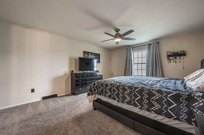 Building Photo - 200 Eagle Crest Dr