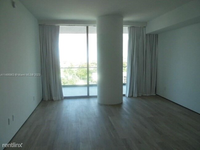 Building Photo - 2 br, 2.5 bath Condo - 10203 Collins Ave U...