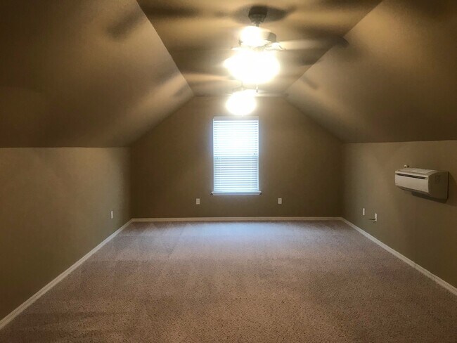 Building Photo - 7408 Topeka Dr