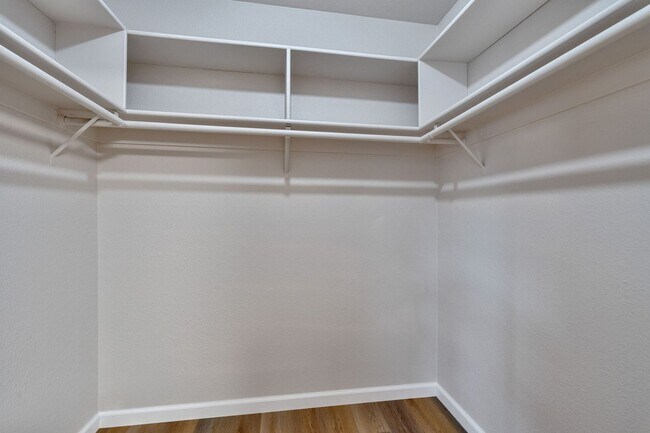 Building Photo - Updated 2 Bed, 2 Bath Duplex with Private Fenced Yard in Rescue!