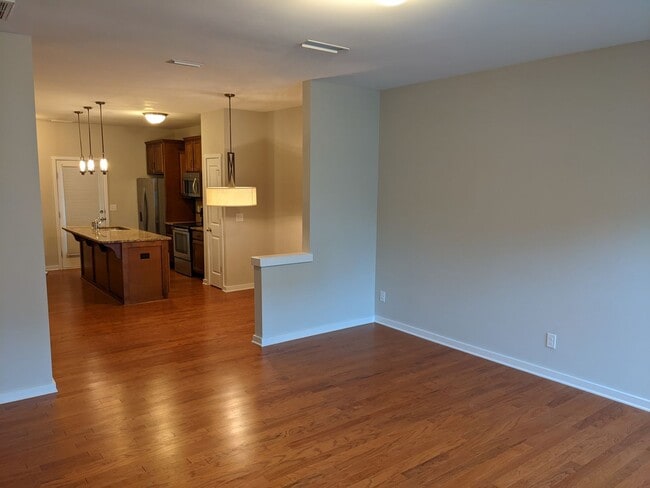 Building Photo - 3- Bedroom Townhome in Prosperity Place