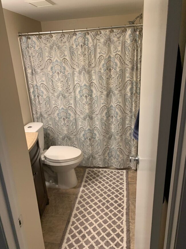 Building Photo - Spacious 3 Bedroom Condo- Olney, MD