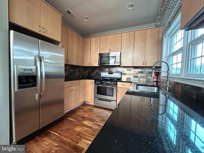 Building Photo - 5556 Village Center Dr