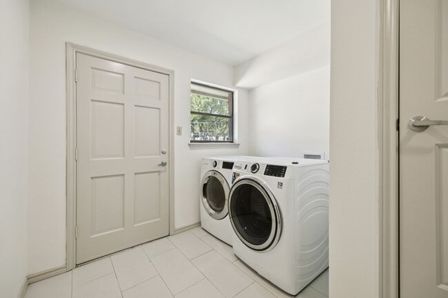 Building Photo - 2200 Shadow Creek Ct