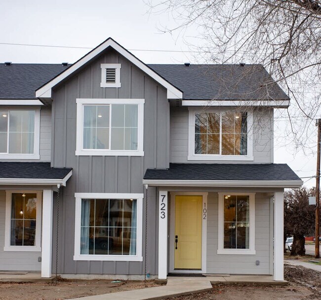 Building Photo - 717 E Elgin St