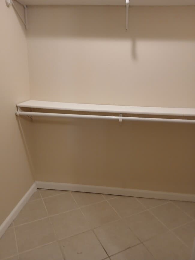 Building Photo - 711 S Poplar St