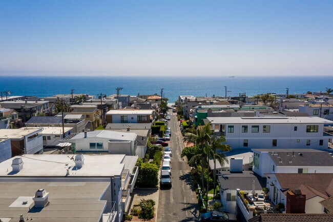 Building Photo - 464 28th St