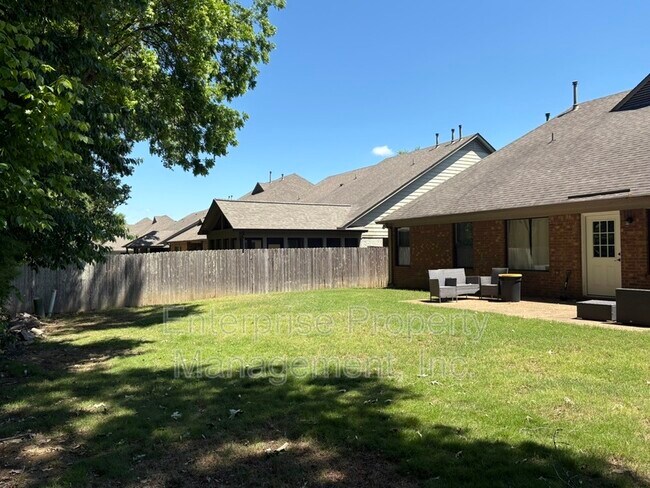 Building Photo - 6153 Lubiani Valley Dr