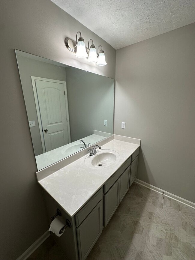 Building Photo - Beautiful 2 Bed 2.5 Bath Townhome *ZONED FOR BLACKMANS SCHOOLS*