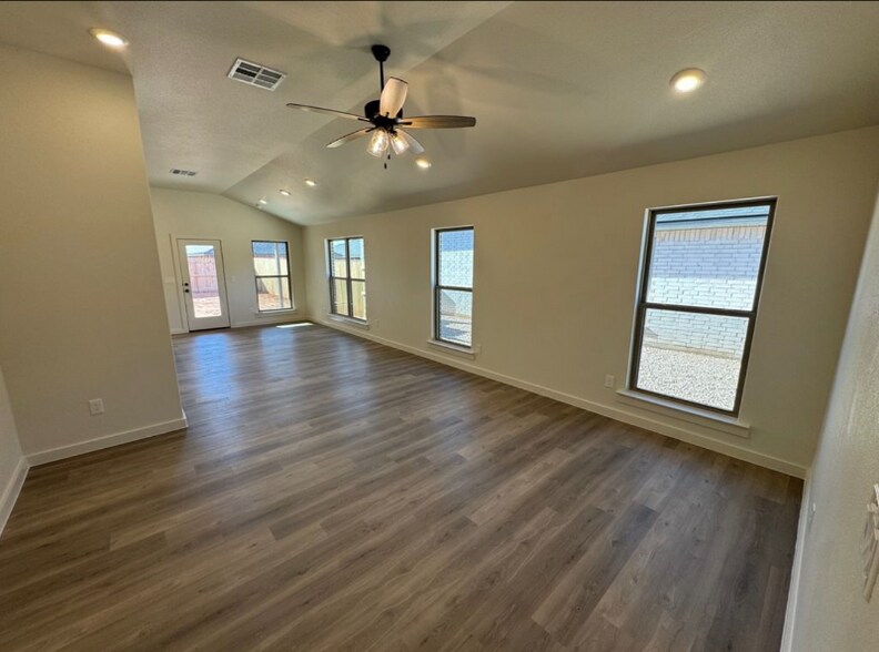 Building Photo - 240 Trailblazer Ln