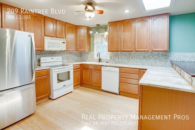 Building Photo - 209 Raintree Blvd