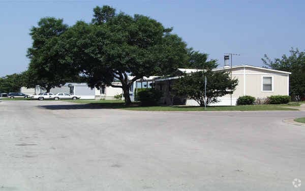 Building Photo - Golden Triangle